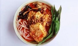 网红瓜妈吃螺蛳粉,味道如何？揭秘螺蛳粉的独特魅力